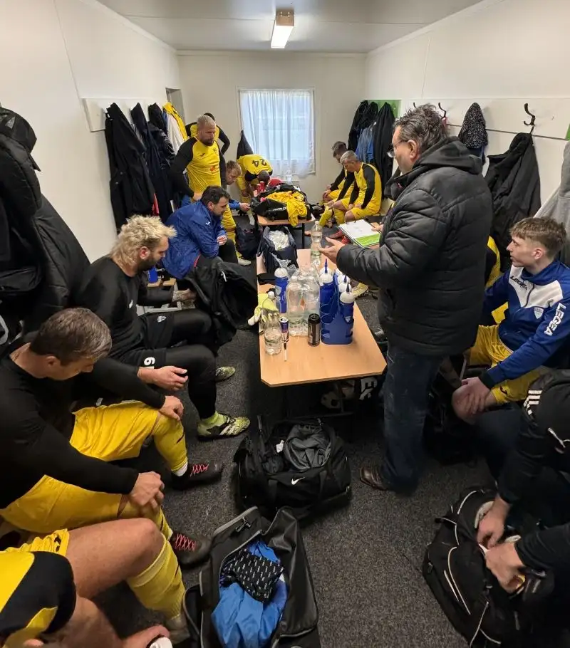 Slavoj utekl hrobníkovi z lopaty, ale body máme všechny