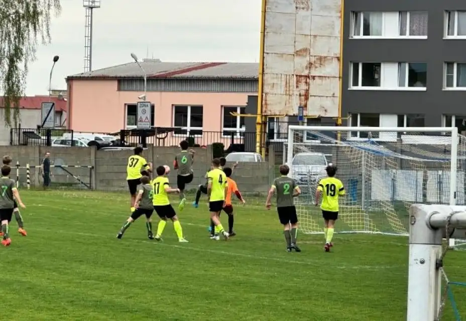 Starší žáci se na vítězství nadřeli.
